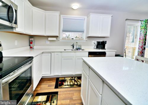 259 Revenoor Rd, Harpers Ferry WV 25425 exterior