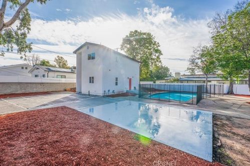 7960 Amestoy Ave, Van Nuys CA  91406-1603 exterior