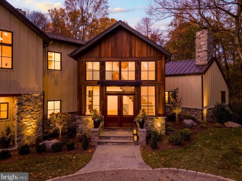 603 Gravers Ln, Philadelphia PA 19118-2806 exterior