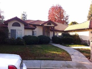 299 Brehler Ave, Tivy Valley, CA 93657-3811