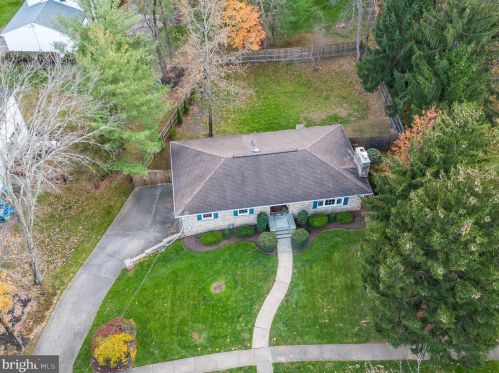 13 Rosalind Dr, Trenton NJ  08648-3245 exterior