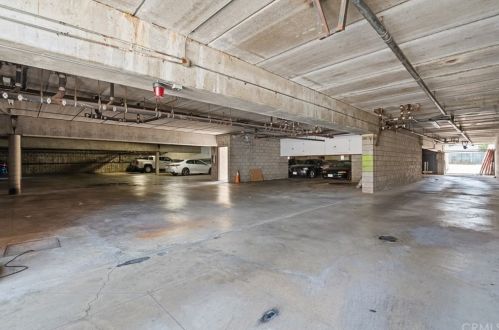 1060 Elm Ave, Glendale CA  91201-1627 exterior
