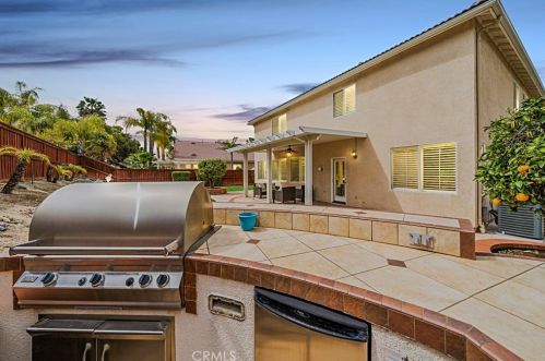 12611 Avocado Way, Riverside CA  92503-7031 exterior