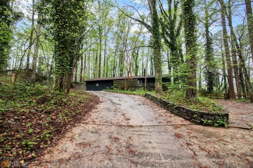 5115 Derrick Rd, Atlanta, GA 30349-1614
