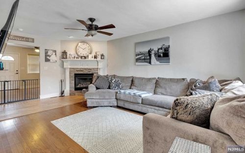 42 Canterbury Ave, North Arlington, NJ 07031-4810