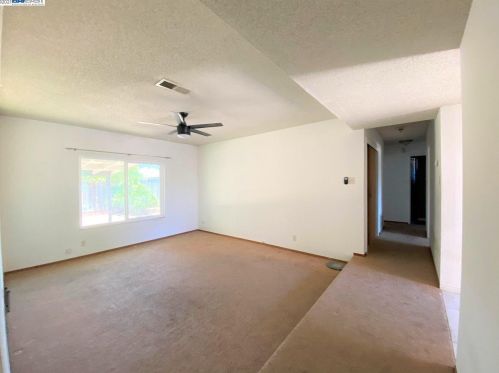 1121 Bellingham Dr, San Jose, CA 95121-2369