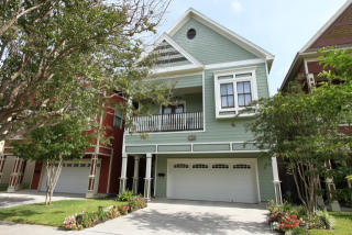 105 13th St, Houston TX  77008-6932 exterior