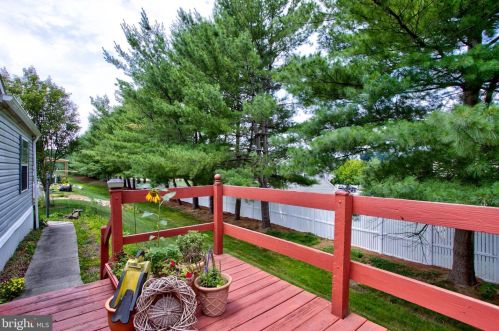 208 Bent Pine Ct, Lancaster PA  17603-2180 exterior