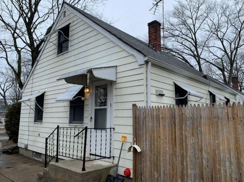 122 Dryden Blvd, Warwick, RI 02888-1448