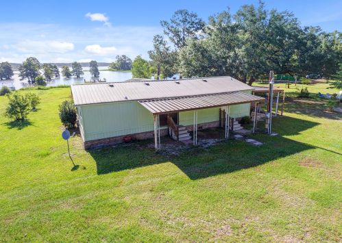 202 Lake View Ave, Bonneau, SC 29431-8748
