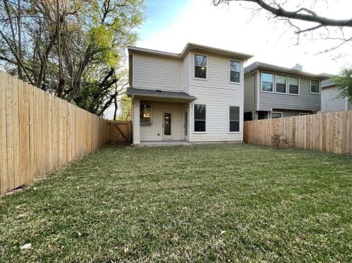 1806 Crown Dr, Austin TX  78745-1791 exterior
