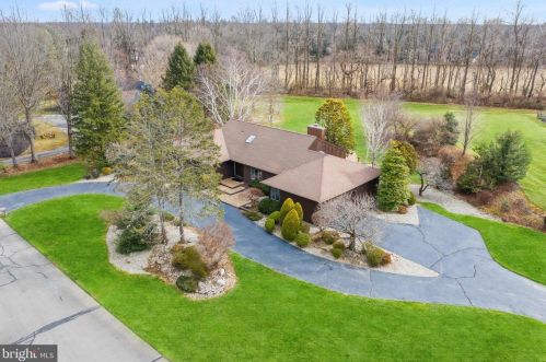 1 Hemlock Ct, Princeton NJ  08540-4708 exterior