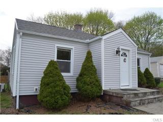 24 Montgomery St, Huntington, CT 06484-4359