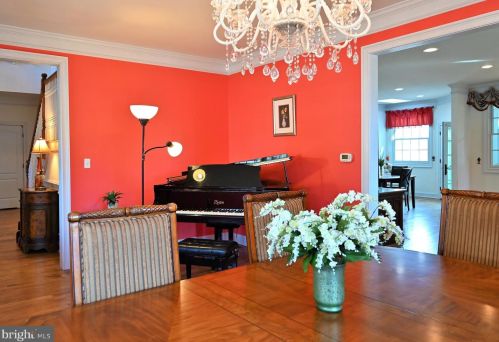87 Leavitt Ln, Princeton NJ  08540-3921 exterior