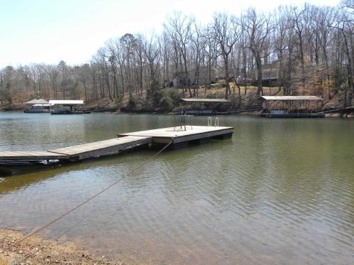 103 Joy Ln, Hartwell, GA 30643-8300