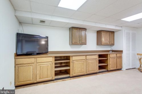 9305 Janphil Ln, Springfield VA  22153-3911 exterior