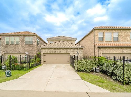 6731 Deleon St, Irving TX  75039-3437 exterior