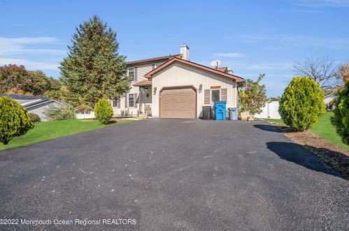 15 Hemlock Hill Rd, Jackson Twp, NJ 08527-1742