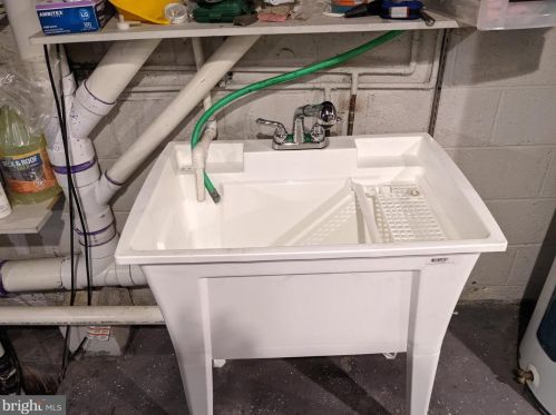 170 Upper Fry Rd, Trenton NJ 08628-2728 exterior