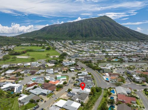 7157 Makahuena Pl, Honolulu, HI 96825-1651