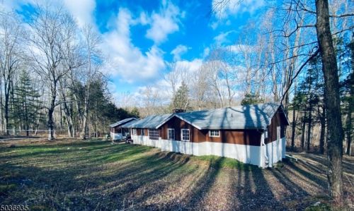 60 Philhower Rd, Lebanon, NJ 08833-4513