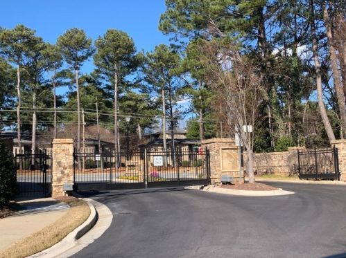 2136 Knoll Pl, Atlanta, GA 30329-1539
