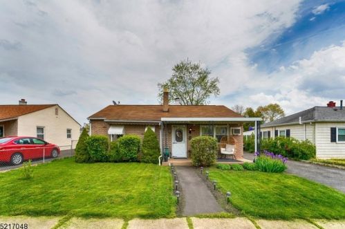 105 19th Ave, Manville, NJ 08835-1633