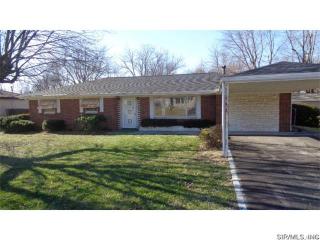15 Oak Dr, Fairview Heights, IL 62232