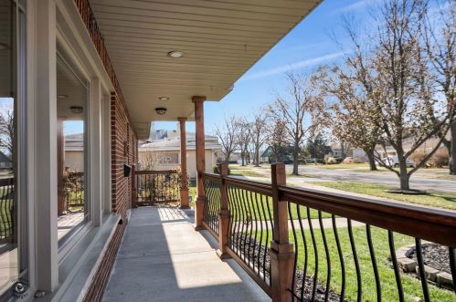 237 Robin Ln, Wood Dale, IL 60191-1741