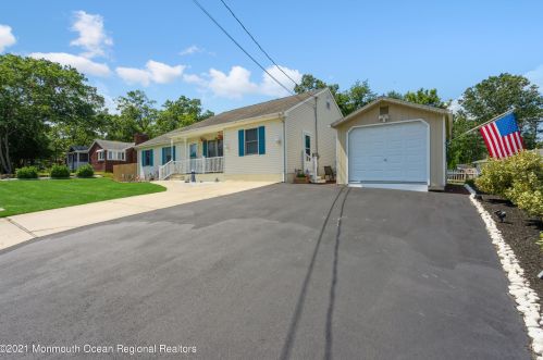 2207 Hollywood Dr, Lacey, NJ 08731-3706