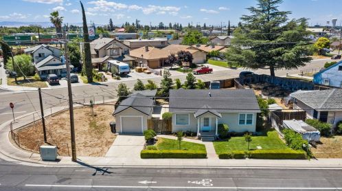 415 Stockton Ave, Ripon, CA 95366-2038
