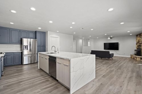 8716 Lodestone Cir, Elk Grove CA  95624-2520 exterior