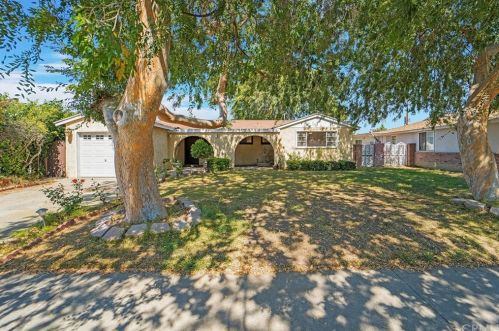 11622 Nearing Dr, Anaheim CA  92804-6746 exterior