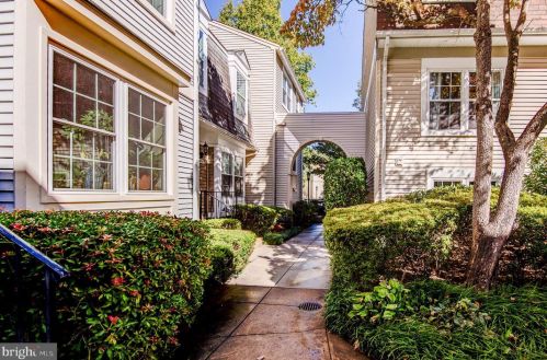 10315 Annaberg Ct, Springfield, VA 22015-2834