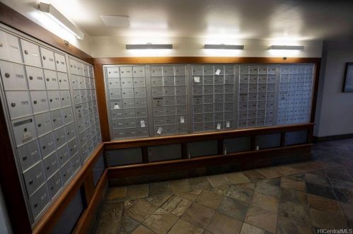 555 University Ave, Honolulu HI  96826-5003 exterior