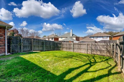 2111 Daniel Way, Carrollton TX 75006-1666 exterior