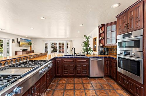 11411 Arroyo Ave, Santa Ana CA  92705-2469 exterior