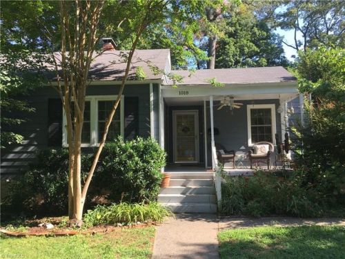1018 Twyckenham Dr, Greensboro, NC 27408-8518