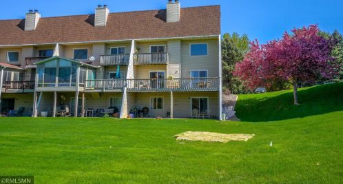3282 Camelot Dr, Saint Paul MN  55125-2754 exterior