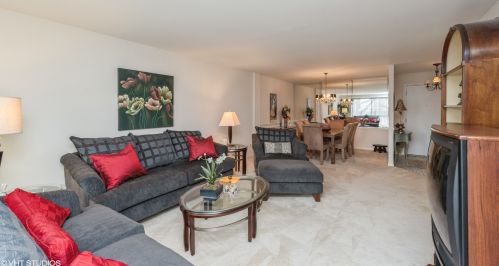 7710 Dempster St, Morton Grove, IL 60053-1800