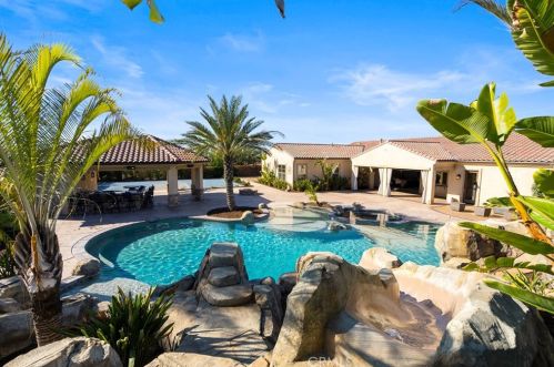 7756 Kingdom Dr, Riverside CA  92506 exterior