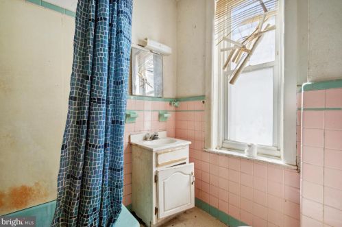 3413 10th St, Philadelphia PA 19148-0053 exterior