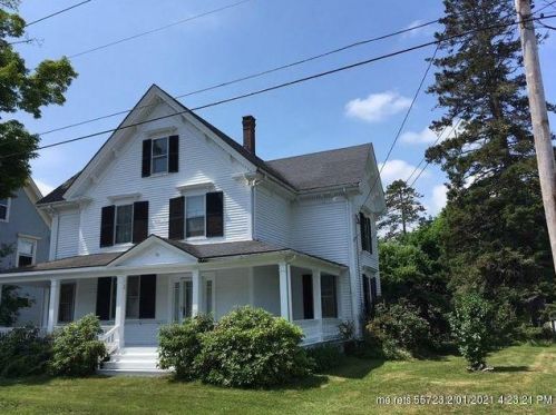 30 Center St, Machias, ME 04654-1112