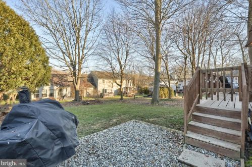 12 Mill Pond Dr, Lancaster PA  17603-7411 exterior