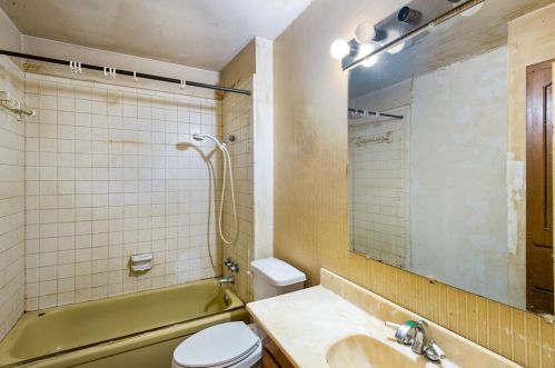 1854 Wintergreen Rd, Carrollton TX 75006-7543 exterior