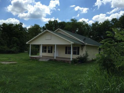 19 Bond St, Trenton, GA 30752-2305