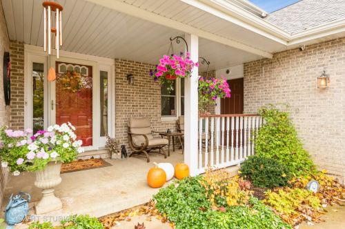 2313 Elk Dr, Spring Grove IL  60081-8782 exterior