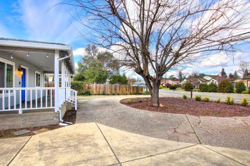 8960 Central Ave, Citrus Heights CA  95662-4102 exterior