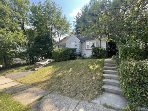 110 Jefferson Ave, Hasbrouck Heights, NJ 07604-1212