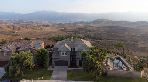 18458 Lakepointe Dr, Riverside CA  92503-0252 exterior